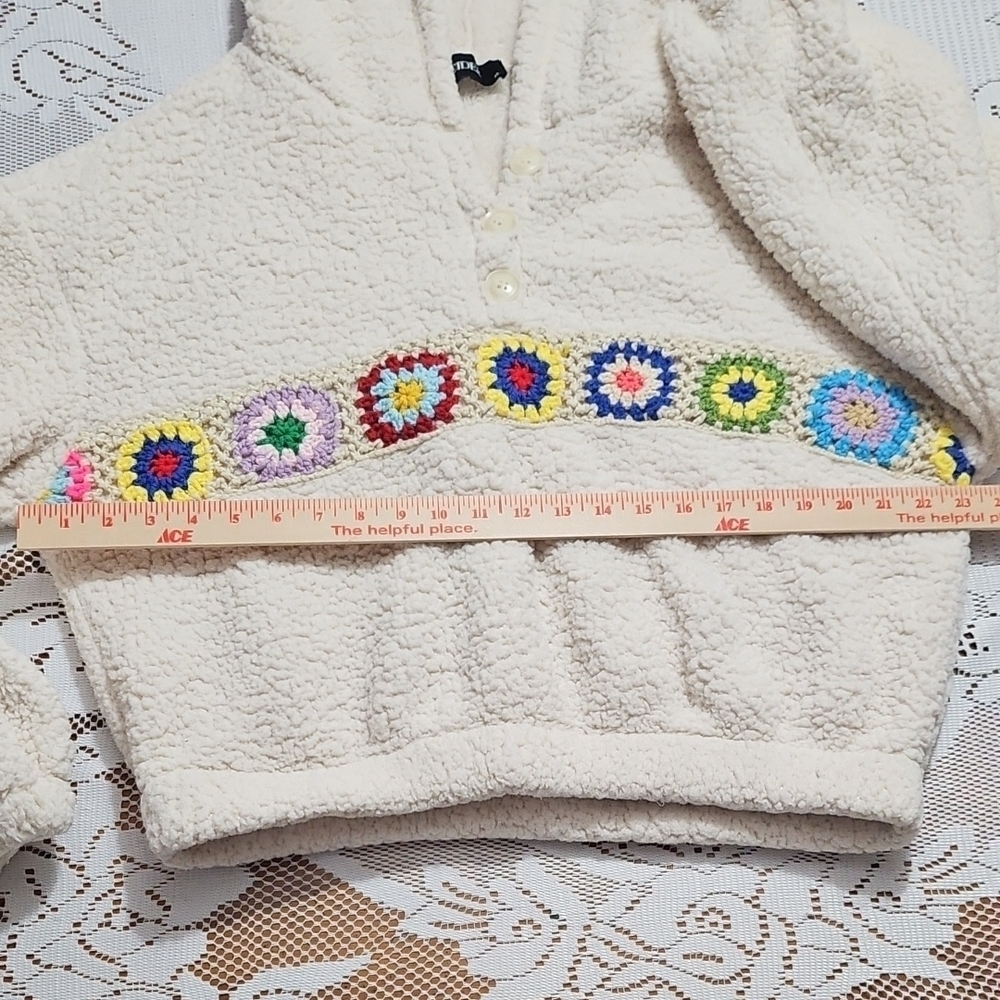 Cider Cream Cropped Hoodie with Colorful Crochet Accents - Picture 3 of 10